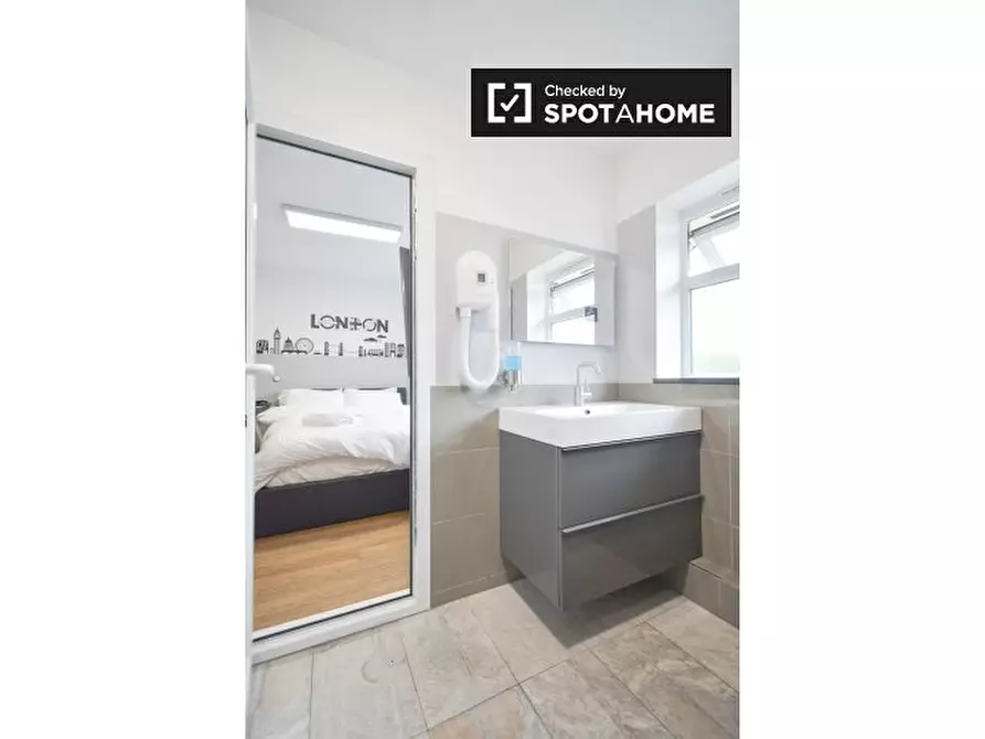 Immagine 5 di Camera condivisa in affitto  in Joshua Street, London E14 0RD a Poplar