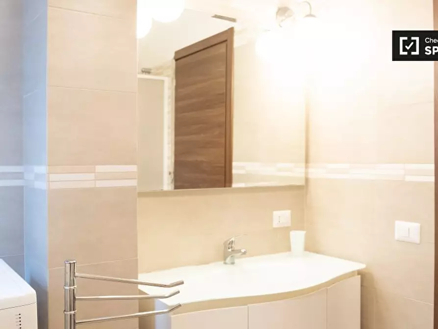 Immagine 18 di Camera condivisa in affitto  in Via Zanobini a Roma