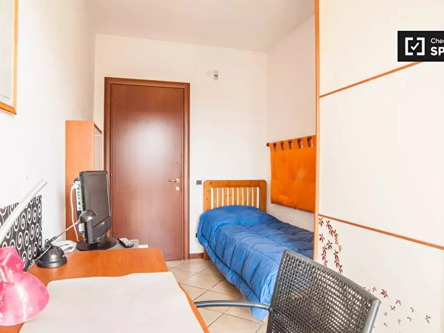 Immagine 3 di Camera condivisa in affitto  in Via Achille Capizzano a Roma