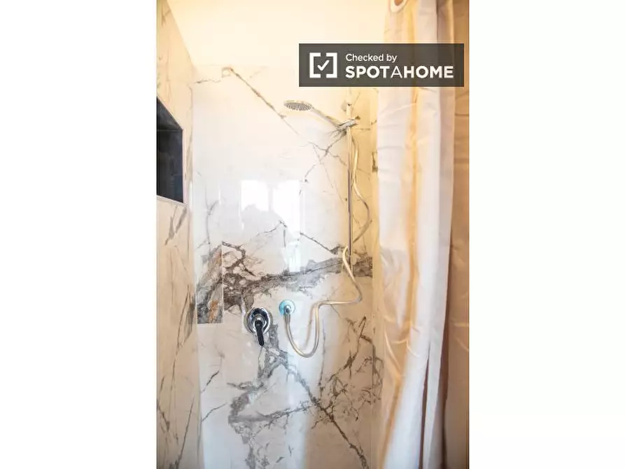 Immagine 7 di Ufficio in affitto  in Via del Forte Braschi a Roma