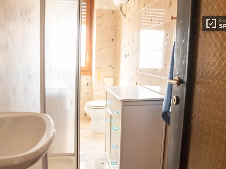 Immagine 3 di Camera condivisa in affitto  in Via di Trigoria, 00128 Selcetta RM, Italy a Roma