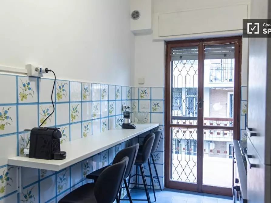 Immagine 14 di Camera condivisa in affitto  in Via Mattia Battistini a Roma