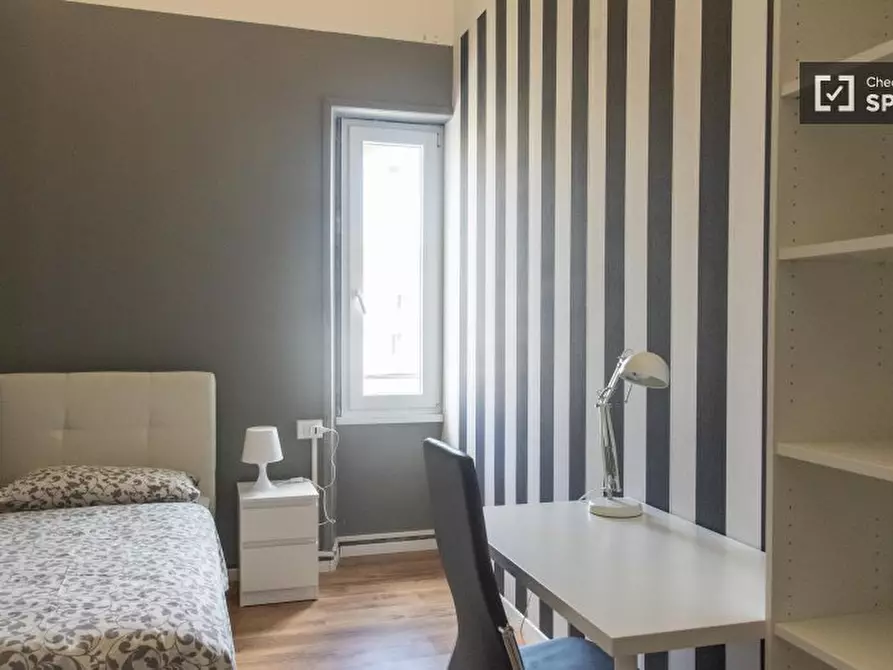 Immagine 2 di Camera condivisa in affitto  in Piazza Regina Margherita a Roma