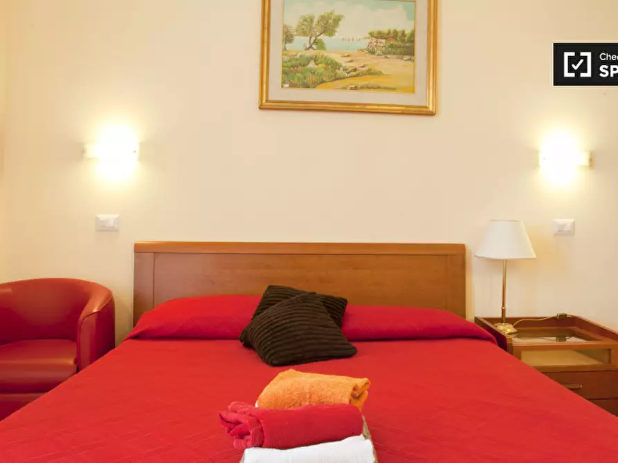 Immagine 5 di Camera condivisa in affitto  in Via Barletta a Roma