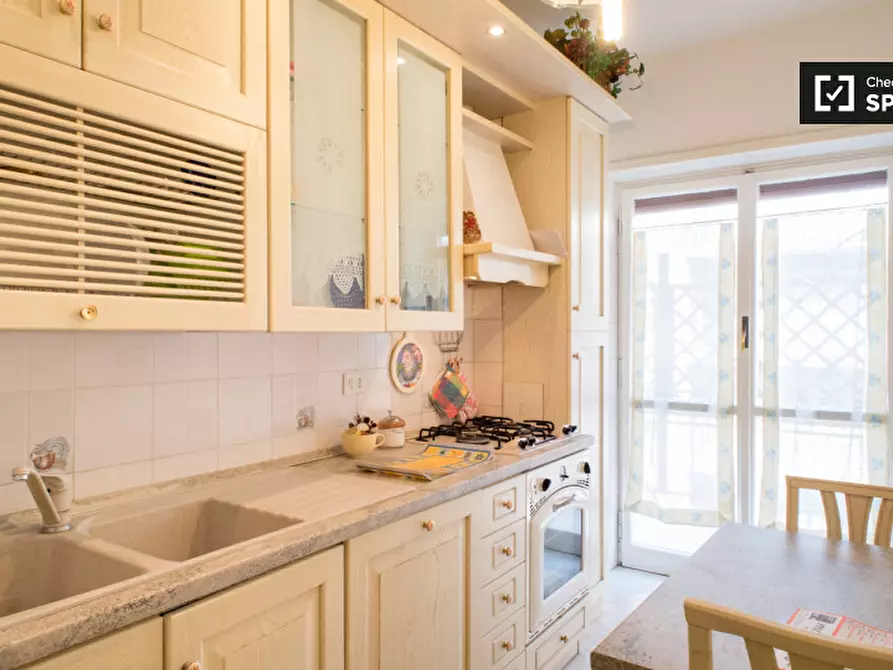 Immagine 8 di Camera condivisa in affitto  in Via Nicolò da Pistoia a Roma