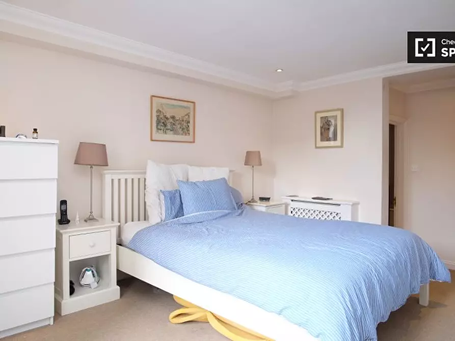 Immagine 18 di Appartamento in affitto  in Kensington High St, Kensington, London W8 6NW, UK a Kensington