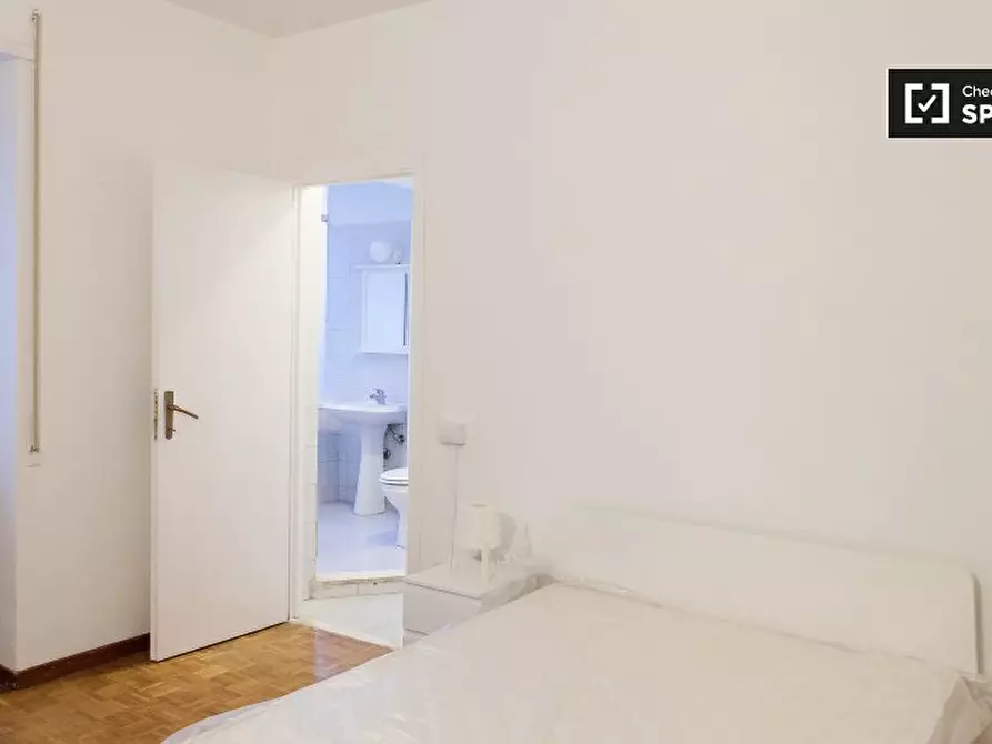 Immagine 4 di Camera condivisa in affitto  in Via Paola Falconieri a Roma