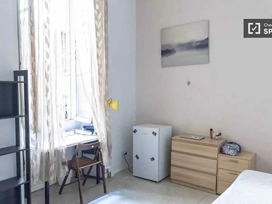 Immagine 4 di Camera condivisa in affitto  in Via Napoleone III a Roma