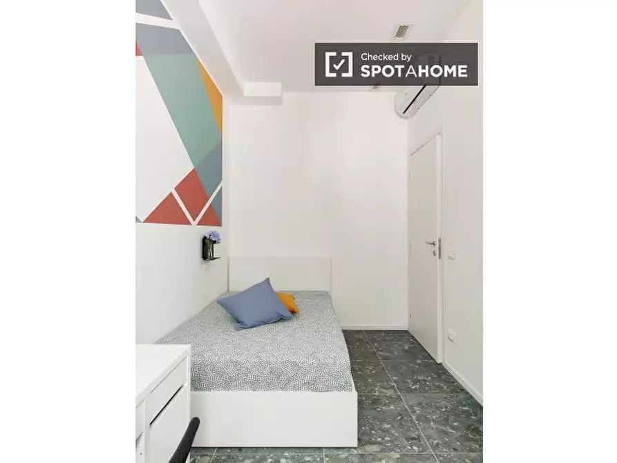 Immagine 17 di Camera condivisa in affitto  in Via Monte S. Genesio a Milano