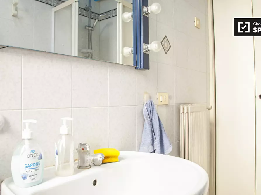 Immagine 17 di Camera condivisa in affitto  in Via Alessandro Avoli a Roma