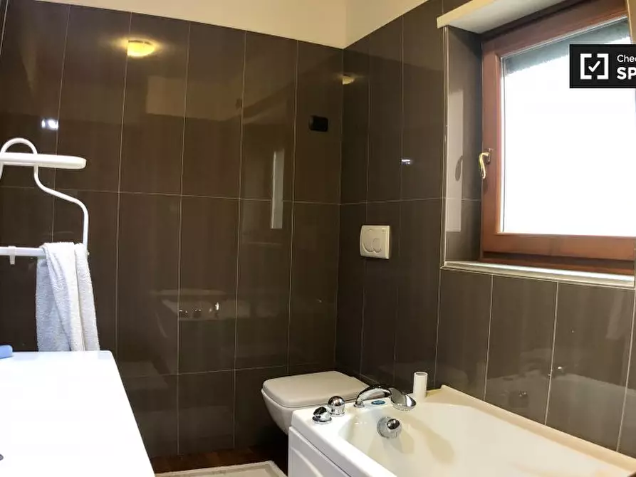 Immagine 15 di Camera condivisa in affitto  in Via Empedocle a Milano