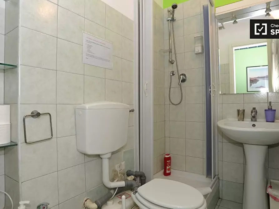 Immagine 10 di Camera condivisa in affitto  in Viale dell'Arte, 00144 Roma RM, Italy a Roma