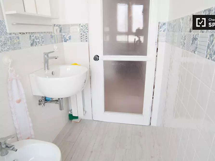 Immagine 8 di Camera condivisa in affitto  in Via Aurelia a Roma