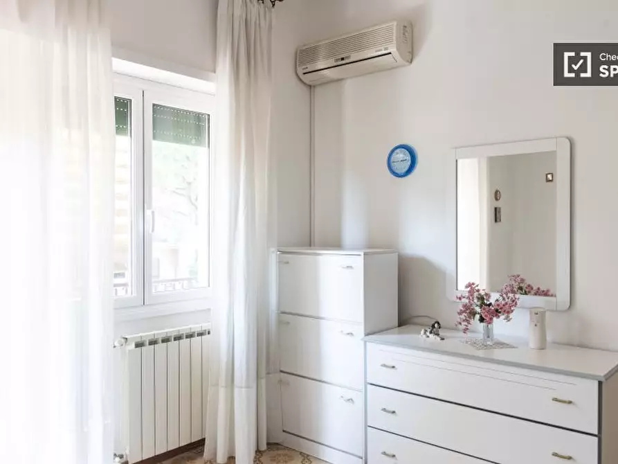 Immagine 13 di Camera condivisa in affitto  in Via Aurelio Mistruzzi a Roma