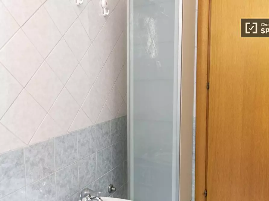 Immagine 13 di Camera condivisa in affitto  in Via della Fisica a Roma