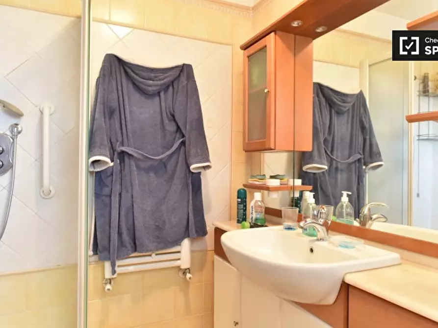 Immagine 6 di Camera condivisa in affitto  in Via Tullio Garbari, 00125 Roma RM, Italy a Roma