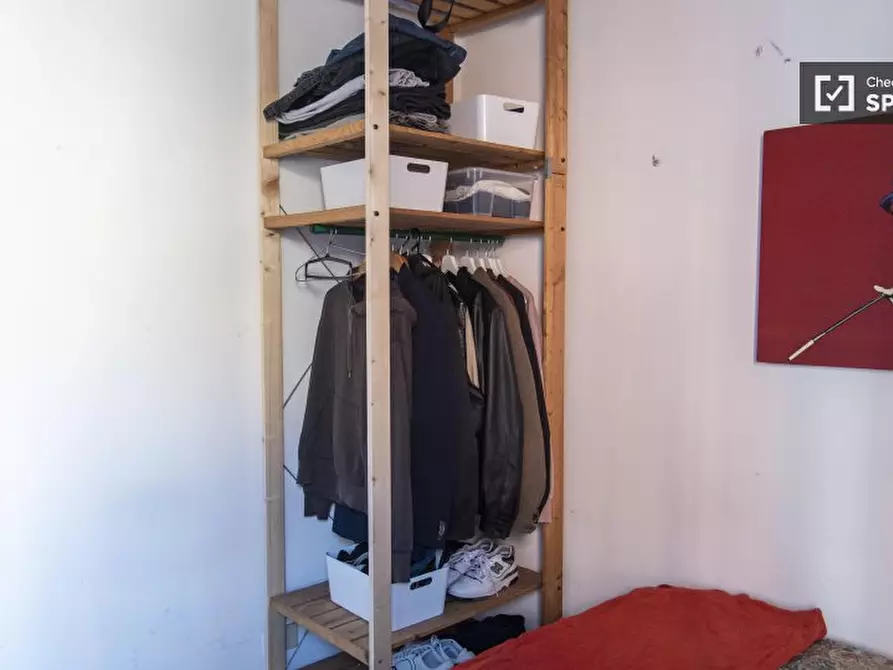 Immagine 2 di Camera condivisa in affitto  in Via Pesaro a Roma