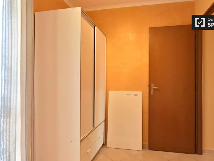 Immagine 2 di Camera condivisa in affitto  in Via Tullio Garbari, 00125 Roma RM, Italy a Roma