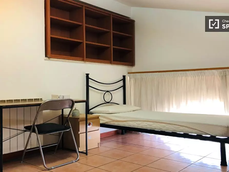 Immagine 4 di Camera condivisa in affitto  in Via Alessandro Brisse a Roma