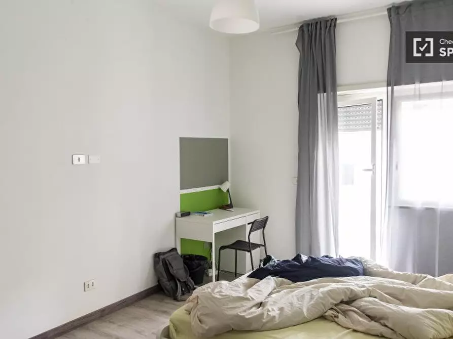 Immagine 4 di Camera condivisa in affitto  in Via Oderisi da Gubbio a Roma
