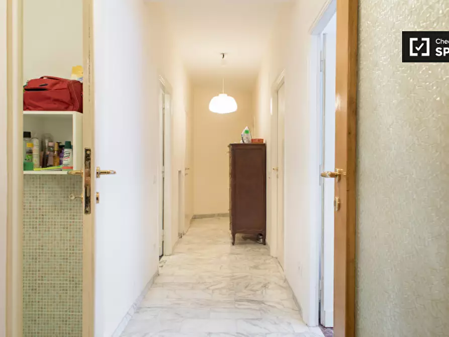 Immagine 16 di Camera condivisa in affitto  in Largo dei Colli Albani a Roma