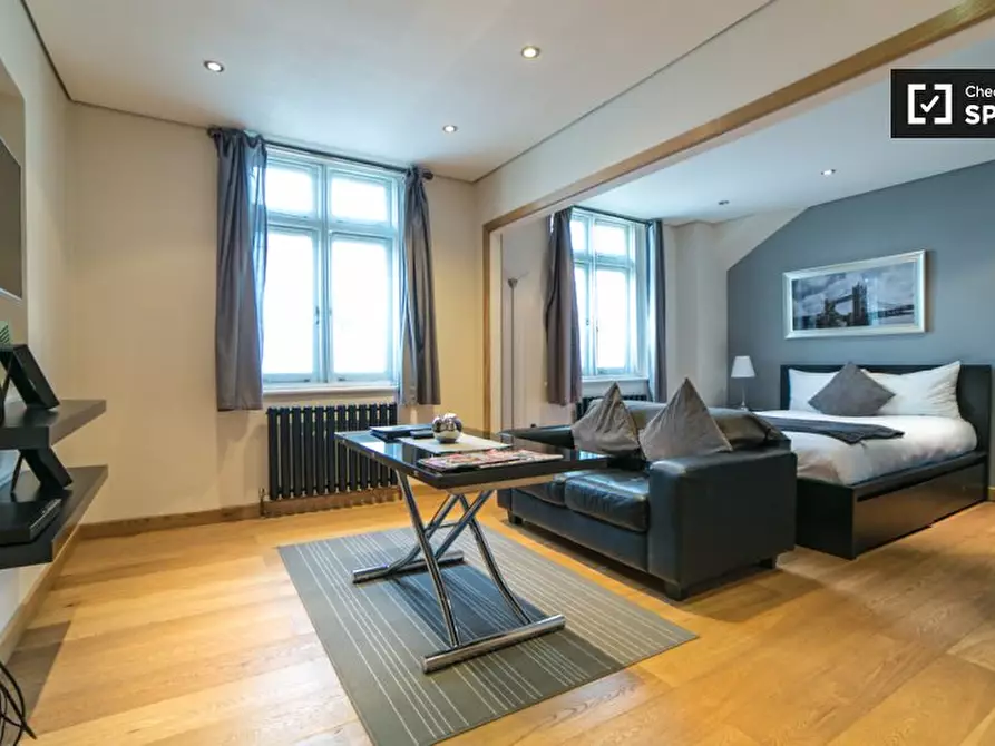 Immagine 2 di Ufficio in affitto  in Flat 4A, 5 New Bridge St, London EC4V 6AB, UK a 