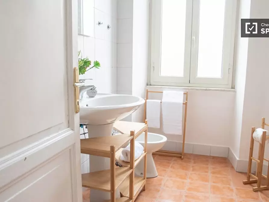 Immagine 3 di Camera condivisa in affitto  in Via Ostiense a Roma