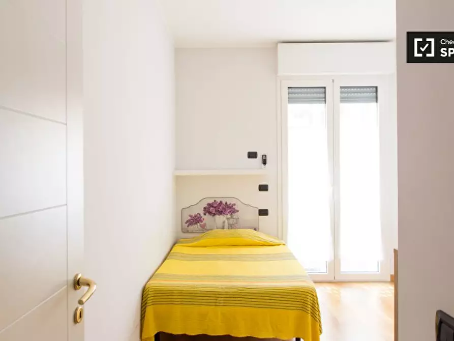 Immagine 1 di Camera condivisa in affitto  in Via Carlo Bertolazzi a Milano