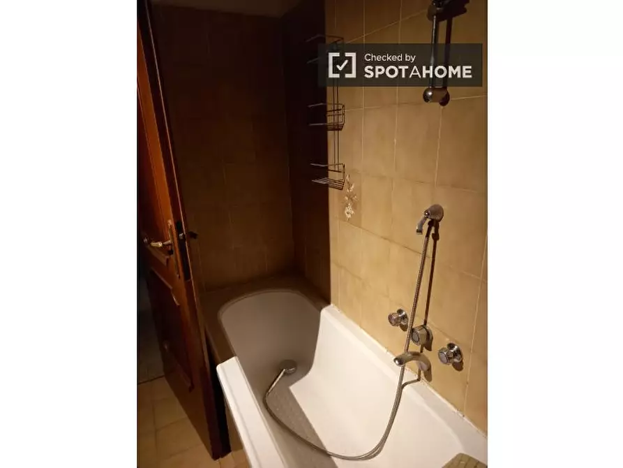 Immagine 8 di Camera condivisa in affitto  in Via delle Fragole a Bologna