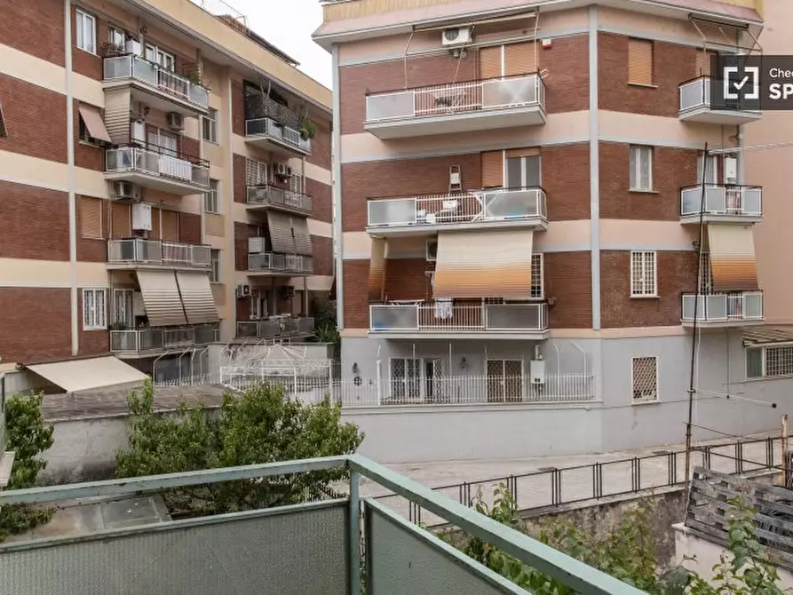 Immagine 10 di Camera condivisa in affitto  in Via di Torrevecchia a Roma