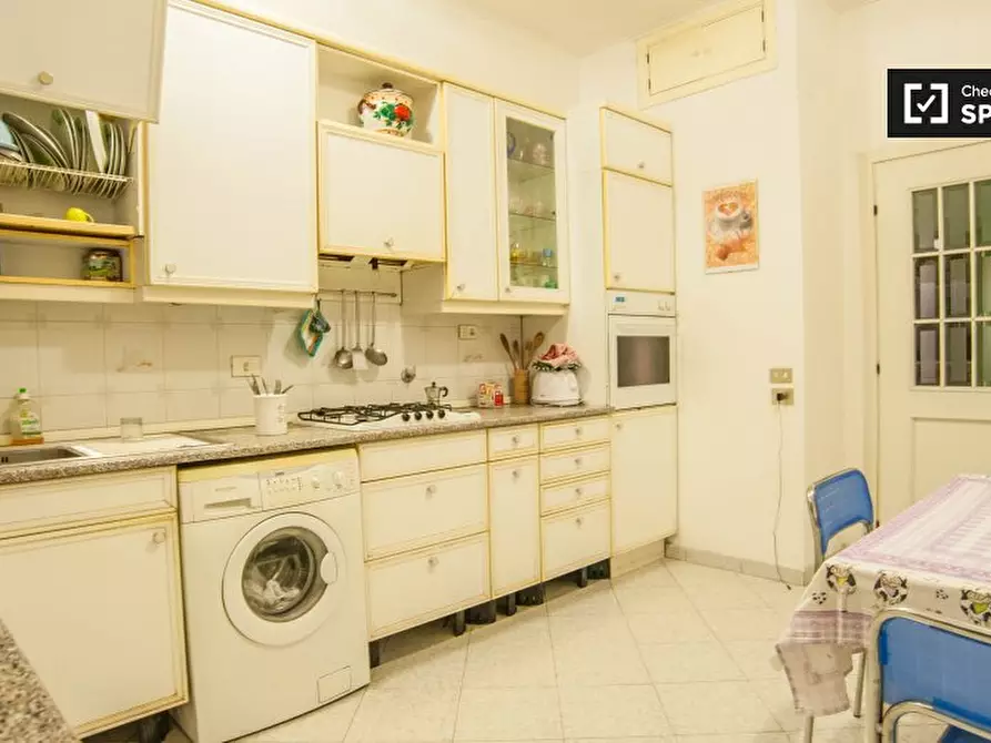 Immagine 10 di Camera condivisa in affitto  in Via Gregorio VII a Roma