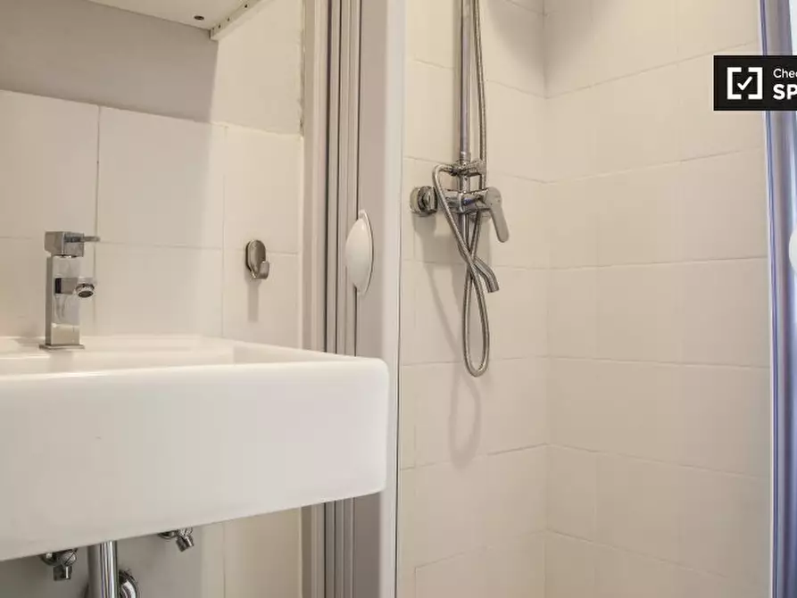 Immagine 8 di Camera condivisa in affitto  in Via Tiburtina a Roma