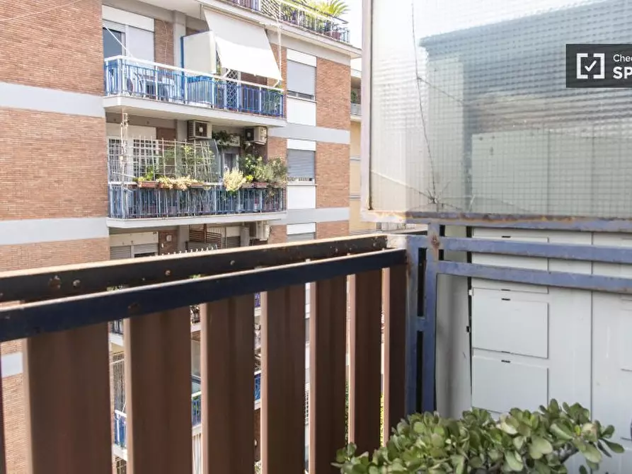 Immagine 5 di Camera condivisa in affitto  in Via Barbiellini Amidei Bernardo a Roma