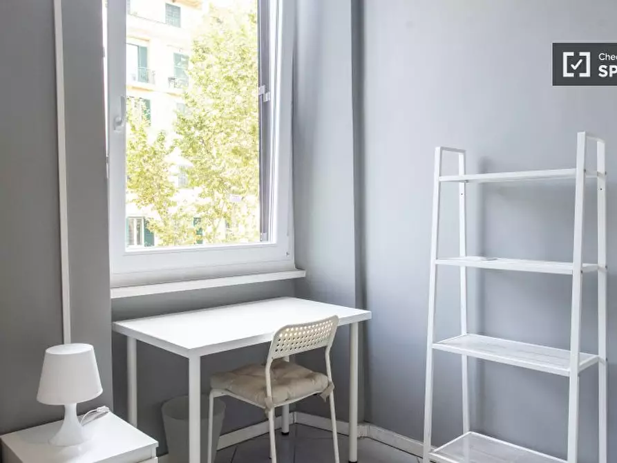 Immagine 4 di Camera condivisa in affitto  in Viale Regina Margherita, 00198 Roma RM, Italy a Roma