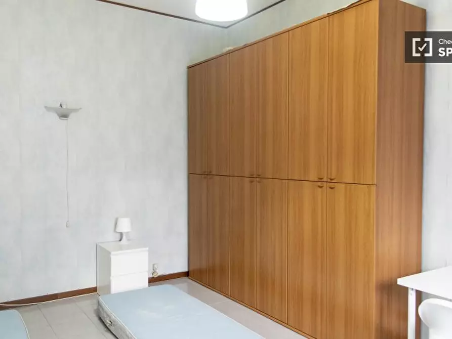 Immagine 17 di Camera condivisa in affitto  in Via Carlo Mirabello a Roma