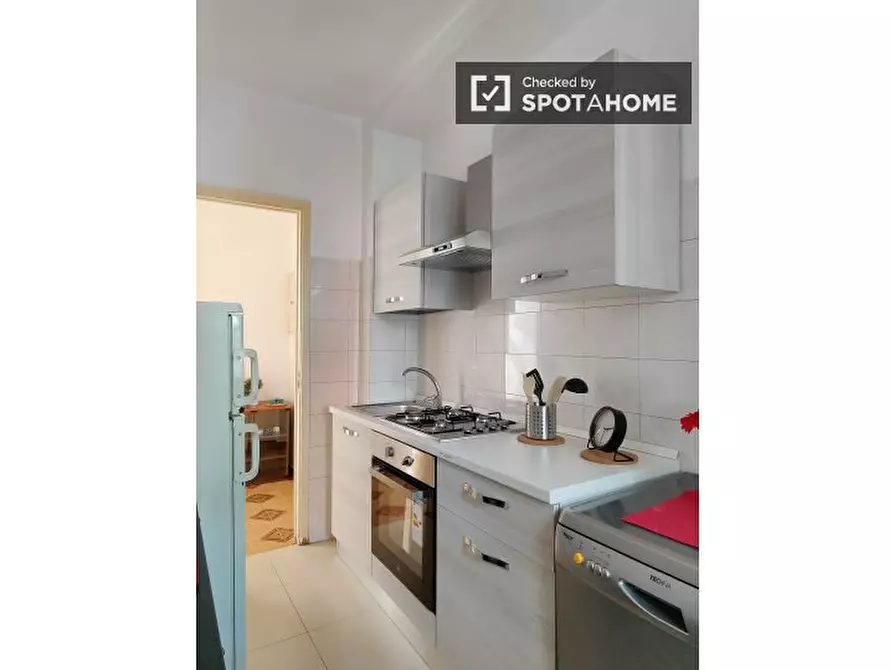 Immagine 6 di Camera condivisa in affitto  in via Barzoni a Milano