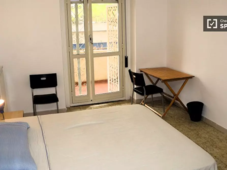 Immagine 6 di Camera condivisa in affitto  in Via Giuseppe de Robertis a Roma