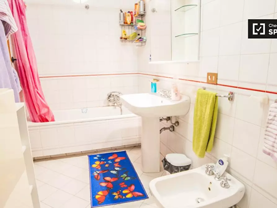 Immagine 8 di Camera condivisa in affitto  in Via Francesco Gentile a Roma