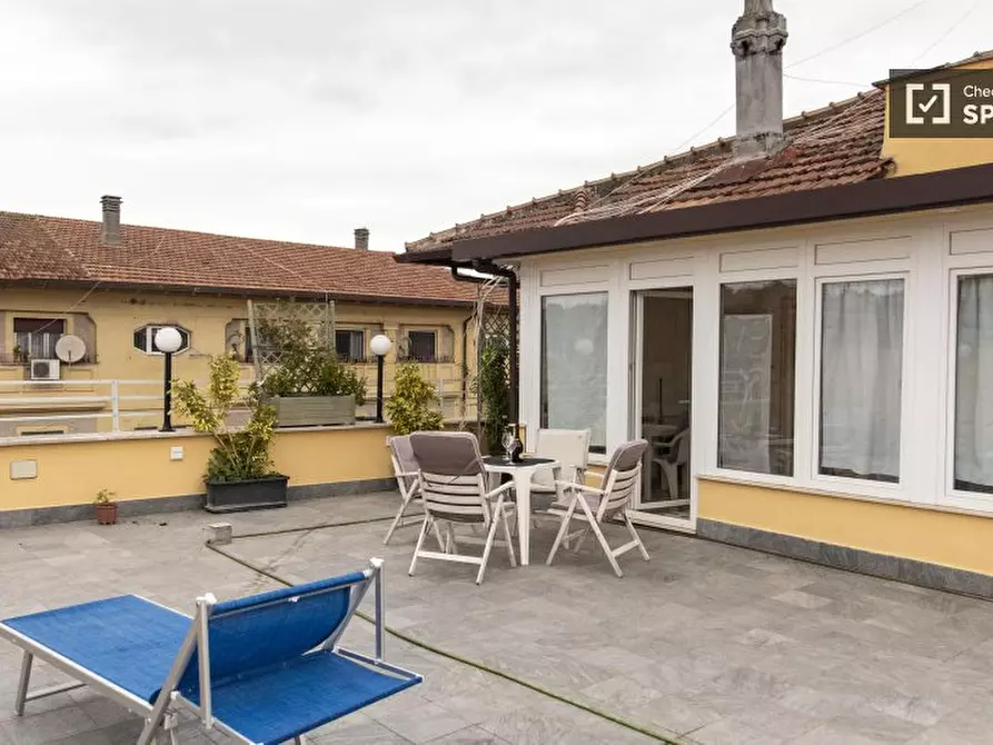 Immagine 11 di Camera condivisa in affitto  in Via Francesco Caracciolo a Roma