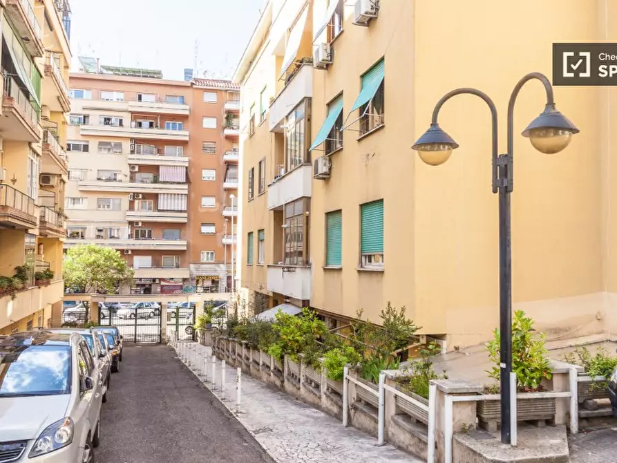 Immagine 18 di Camera condivisa in affitto  in Via Angelo Emo a Roma