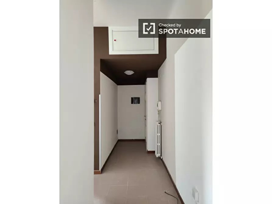 Immagine 17 di Camera condivisa in affitto  in Via Anton Giulio Barrili a Milano
