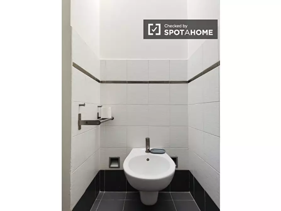 Immagine 17 di Camera condivisa in affitto  in Via Ariberto a Milano