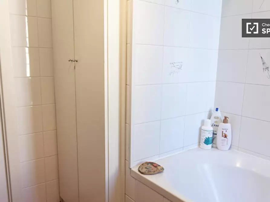 Immagine 16 di Camera condivisa in affitto  in Via Francesco Pallavicini a Roma