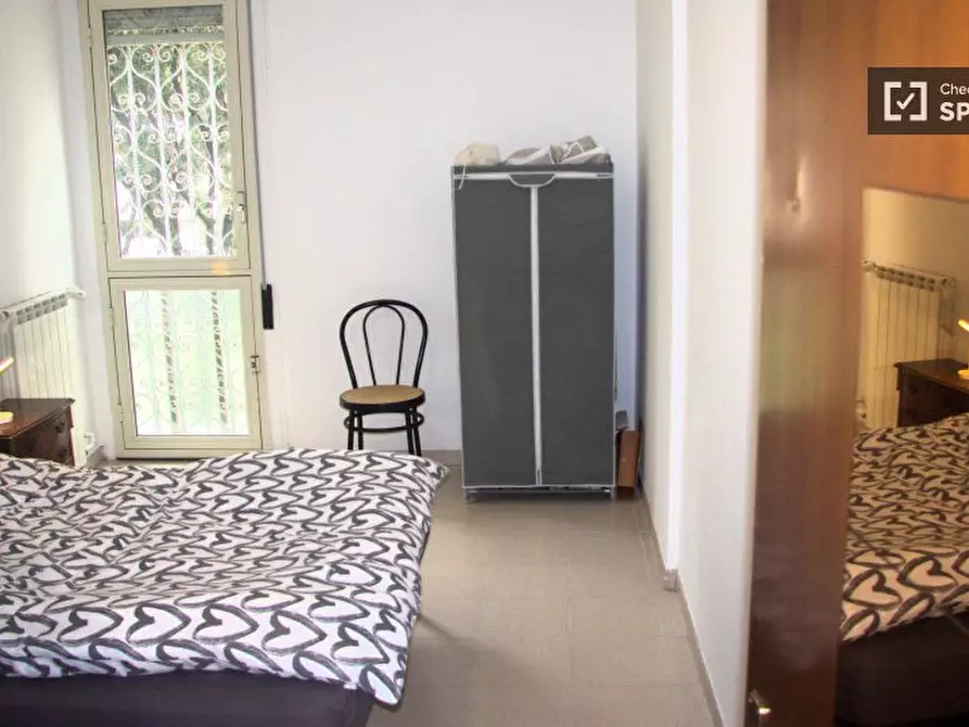 Immagine 3 di Camera condivisa in affitto  in Via Giuseppe de Robertis a Roma