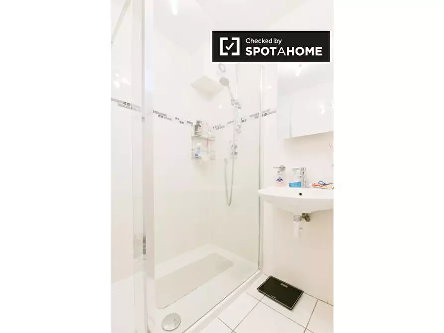 Immagine 10 di Camera condivisa in affitto  in St.Anns Rd, White City, London W11 4ST, UK a Kensington