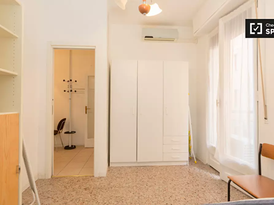 Immagine 4 di Camera condivisa in affitto  in Via Salasco a Milano