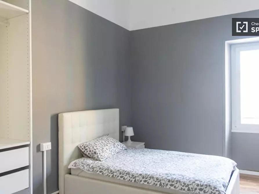 Immagine 4 di Camera condivisa in affitto  in Piazza Regina Margherita a Roma