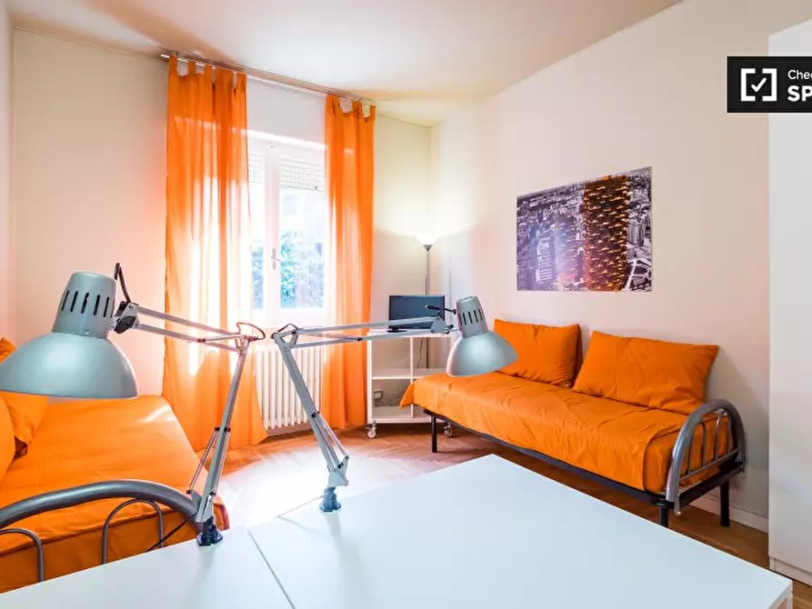 Immagine 2 di Camera condivisa in affitto  in Via dei Biancospini a Milano