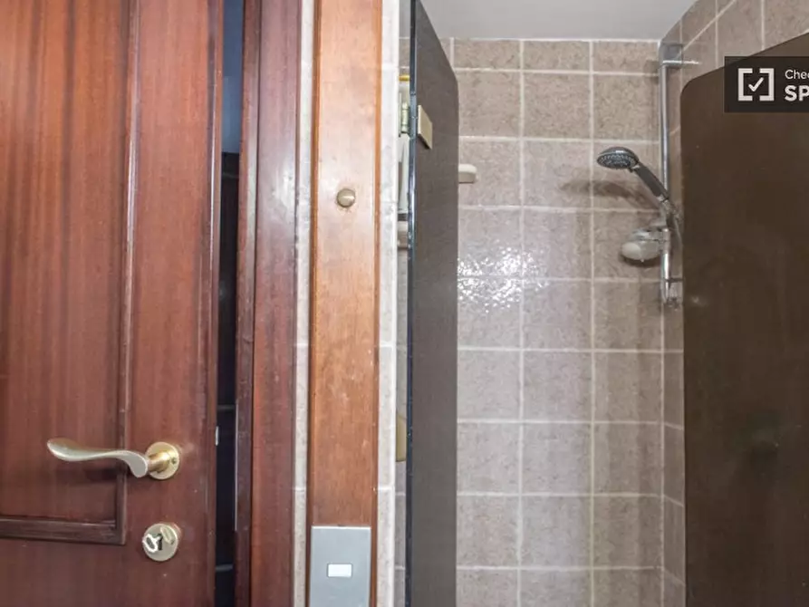 Immagine 14 di Camera condivisa in affitto  in Via Caprese a Roma