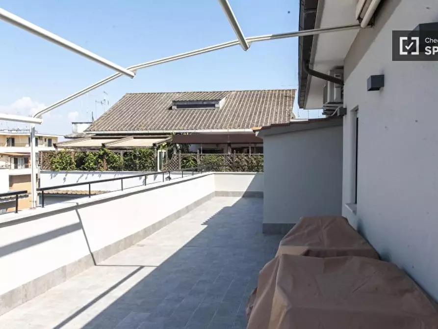 Immagine 12 di Appartamento in affitto  in Via Pietro Maffi a Roma